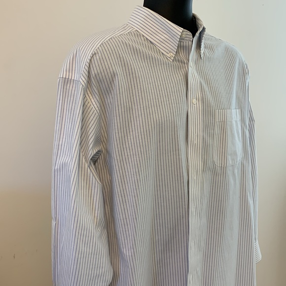White button down with Light blue stripes by Roundtree & Yorke “Gold Label” - Picture 2 of 5